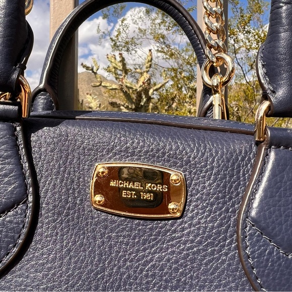 Michael Kors Womens Leather Purse Navy Beautiful Condition Zipper Closure - Picture 6 of 13